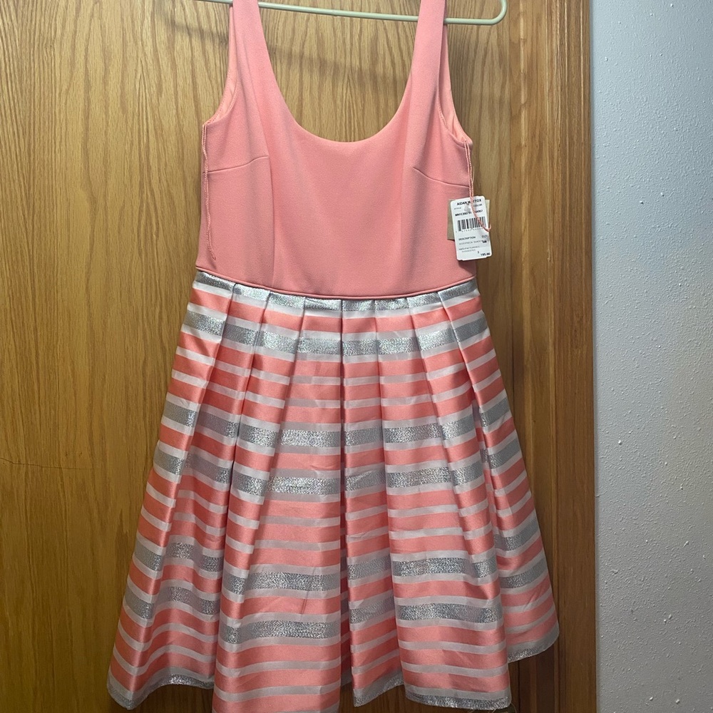 Scoop neck shadow dress